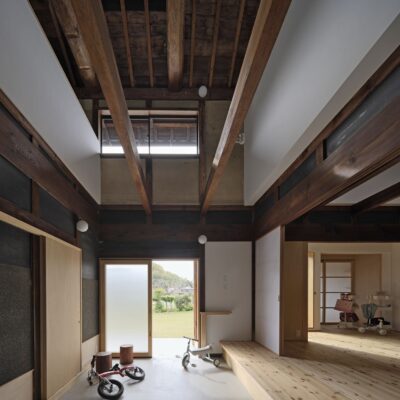 内観　玄関土間：古民家改修