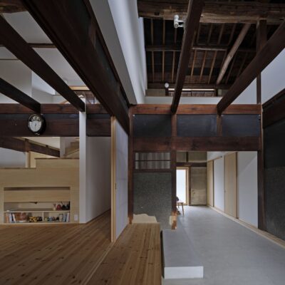 内観　玄関土間：古民家改修